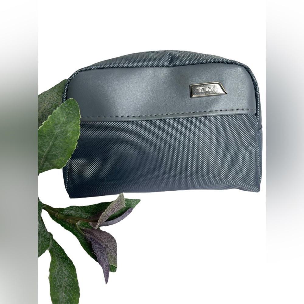 Tumi for Delta Small Zip Pouch Travel Case Cosmetic Bag Toiletry Bag 7 x 4.5 x 2